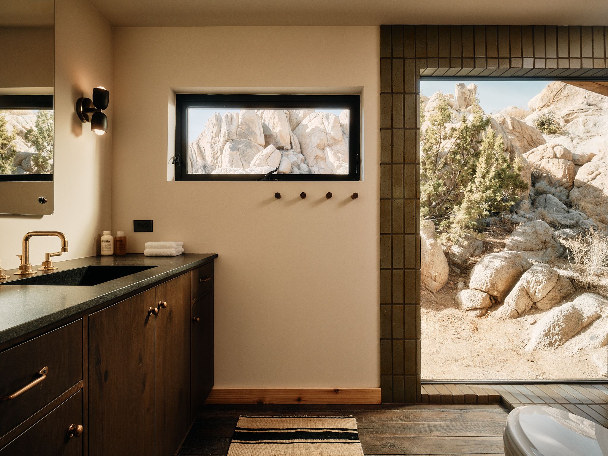 The bath, framed by boulders