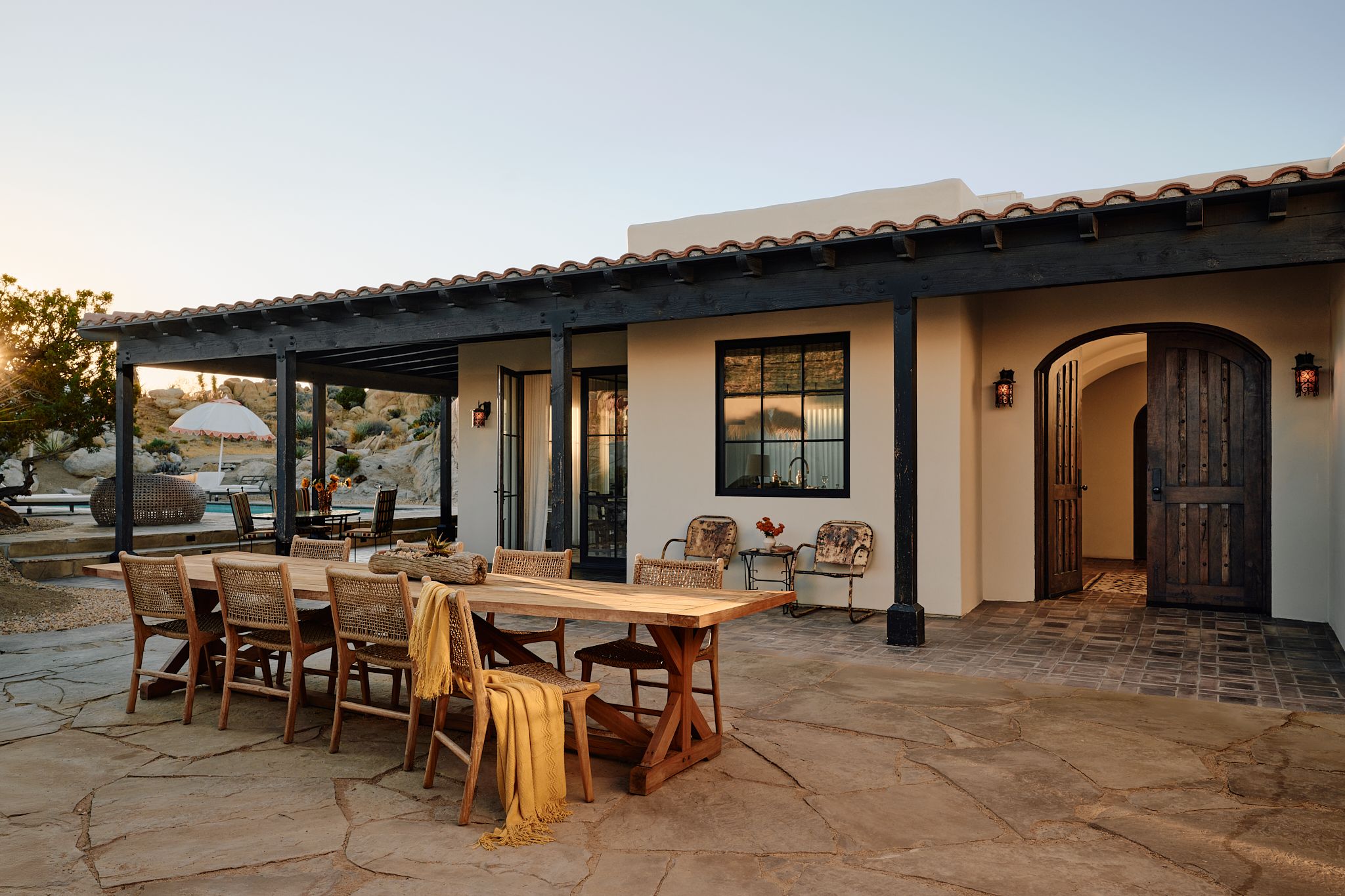 Outdoor dining, beside the rocks