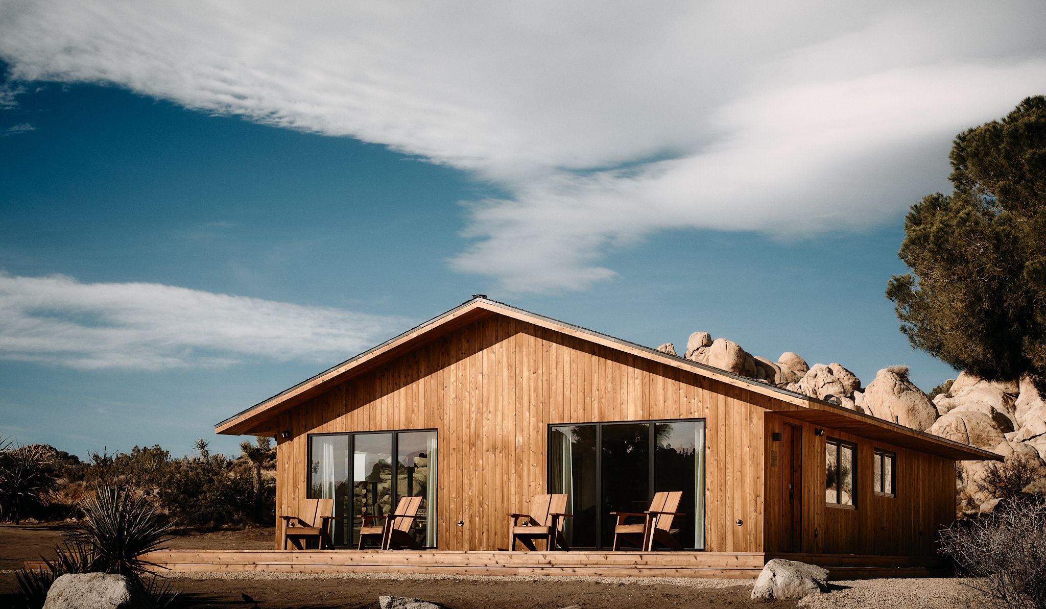 The cabin and its deck